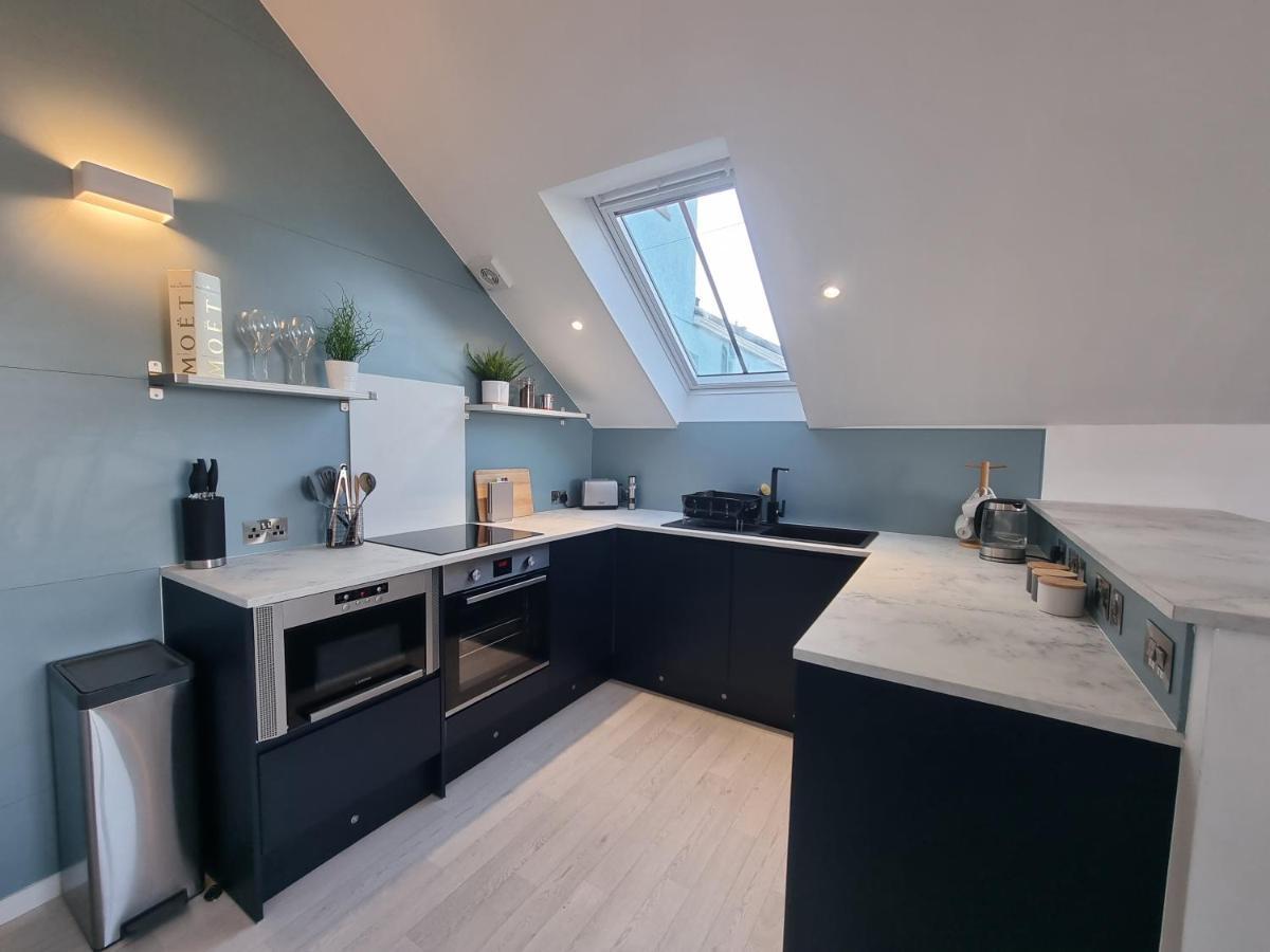 The Bunker-Luxe Central Falmouth Getaway With Stunning Sea Views Екстер'єр фото